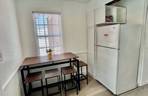 Ludlam Cottage | Private smoke free cottage in Coral Gables free parking WiFi washer & dryer