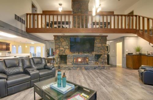Ellendale House | Private & Spacious Lakefront Home in Memphis!