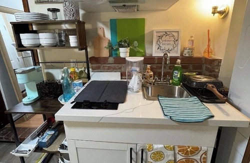Arlington Apartment | Private studio apartment with kitchen+laundry+fenced yard in Arlington