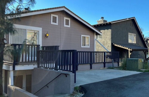 Chatsworth House | Private Studio: Front Door Parking; Rustic Hill neighborhood, close to Freeway.