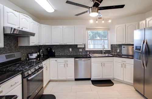 Huntcliff House | Private Yard & Gym: Classic Columbia Home