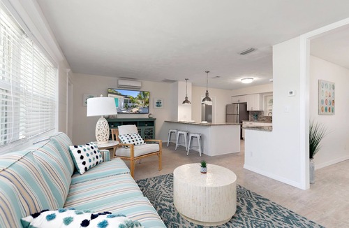 Whitney Beach House | PROMO 5% WEEKLY AND 10% MONTHLY DISCOUNT Private Beach Back Yard ! 5 BR 2 Bath