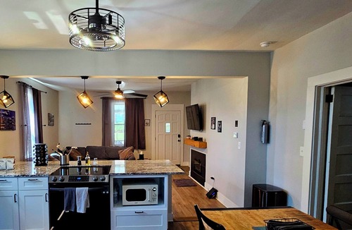 Parker House | Pup-Friendly Greenville Cottage Near Downtown