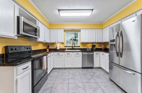 Southside House | *Putt Putt Pool Home* Mini Golf/Grill/Ping Pong