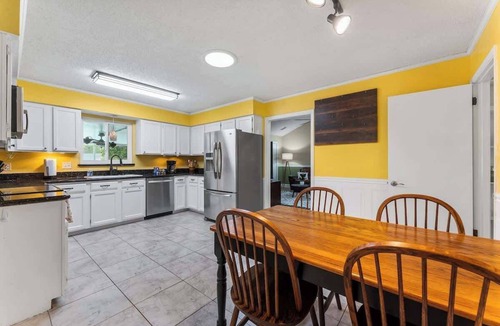 Southside House | *Putt Putt Pool Home* Mini Golf/Grill/Ping Pong