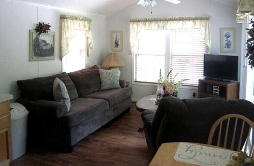 Inverness Cottage | Quaint Cabin with Comfy Interior in Inverness, Florida