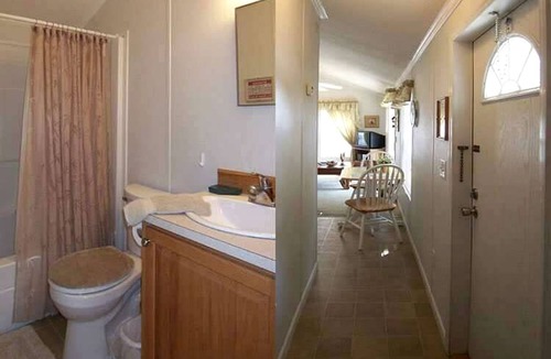 Inverness Cottage | Quaint Cabin with Comfy Interior in Inverness, Florida