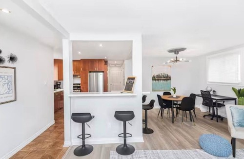 Hamilton House | Quaint & Stylish UPPER level 3-bed bungalow in Hamilton