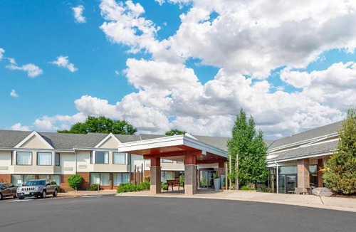 Queen Street Corridor Hotel | Quality Inn & Suites
