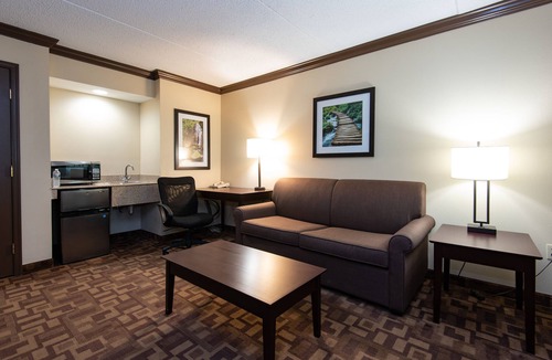 Milford Hotel | Quality Inn & Suites Quakertown - Allentown