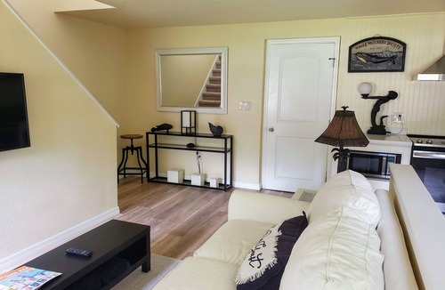 South Pinellas Community Council Cottage | Quality stay at a cheaper price
