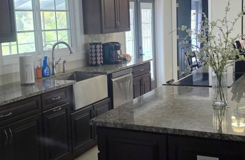 Whitfield House | Queen Palm Oasis/Heated Pool & Lanai/3BR/2BA/Sleeps 6/Mins from SRQ,Area Beaches