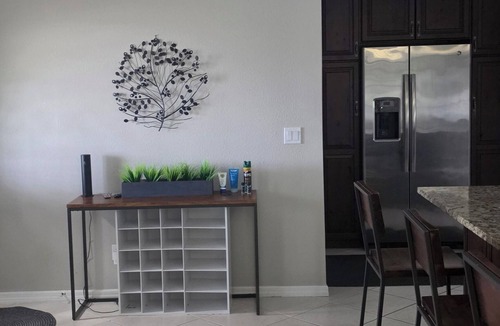 Whitfield House | Queen Palm Oasis/Heated Pool & Lanai/3BR/2BA/Sleeps 6/Mins from SRQ,Area Beaches