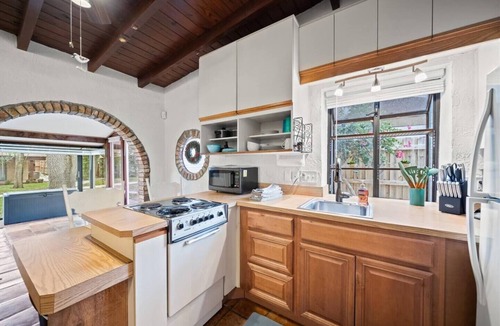 Port Canaveral Cottage | Quiet 1 Bedroom Unit short stroll to the beach