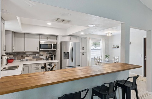 Sanford House | Quiet, Clean and Beautiful 3/2 Retreat Near Everything!