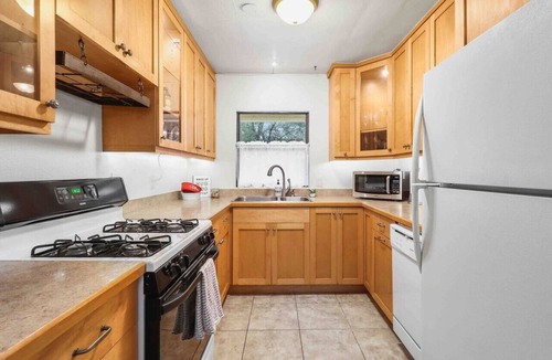 Gainesville House | Quiet & Close to hospitals, UF and more