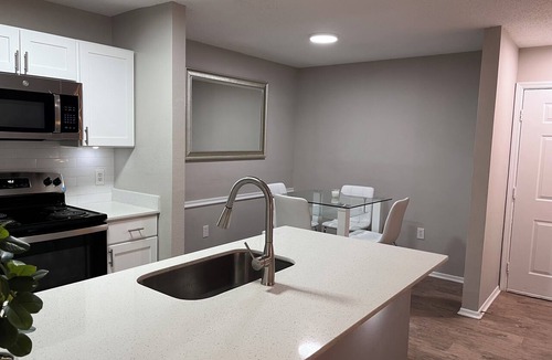 Kirkman South Apartment | Quiet Cozy 2 bedroom Near Universal free parking