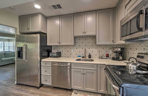 South Sarasota House | Quiet & Cozy Sarasota House w/Yard: Pet Friendly!