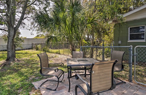 South Sarasota House | Quiet & Cozy Sarasota House w/Yard: Pet Friendly!