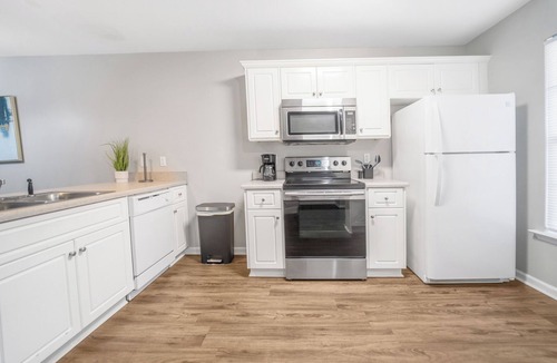 Martinez House | Quiet Gated Community-Spacious 2BR/2.5BA Townhouse-Reserved Parking