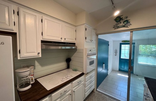 Bayview House | Quiet home moments from a nature preserve, marina and beaches “Pet friendly”