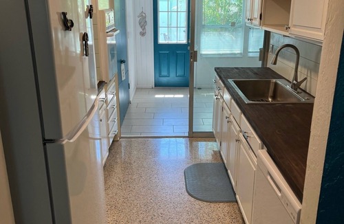 Bayview House | Quiet home moments from a nature preserve, marina and beaches “Pet friendly”