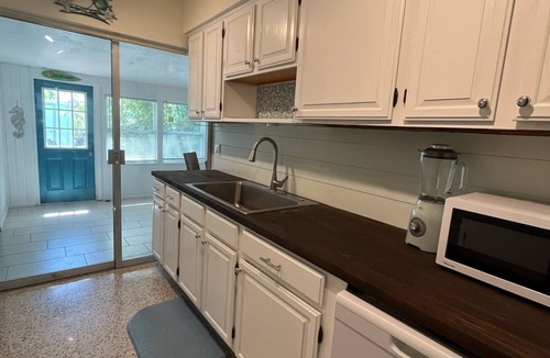 Bayview House | Quiet home moments from a nature preserve, marina and beaches “Pet friendly”