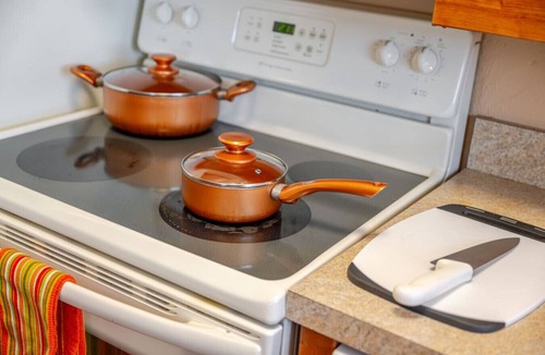 Arlington Park House | Quiet Nomad Retreat: Workspace|Near Arlington Park