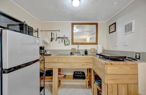 Temple Crest Apartment | Quiet Studio Near Busch Gardens, Fenced Yard & BBQ