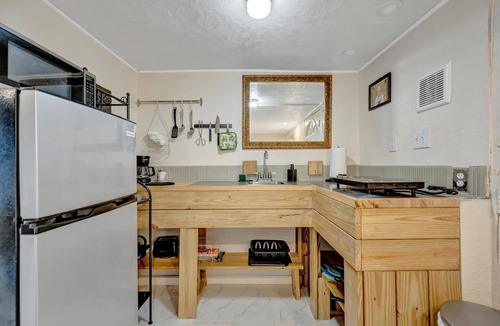 Temple Crest Apartment | Quiet Studio Near Busch Gardens, Fenced Yard & BBQ