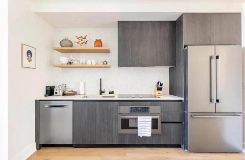 Rainey Street Historic District Apartment | 🎶 Rainey St Studio with Rooftop Pool + Skyline Views | Natiivo Honor 🌇