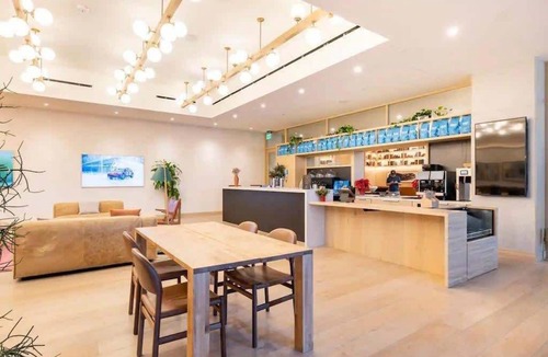 Rainey Street Historic District Apartment | 🎶 Rainey St Studio with Rooftop Pool + Skyline Views | Natiivo Honor 🌇