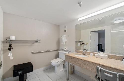 Temple Terrace Hotel | Ramada by Wyndham Temple Terrace/Tampa North