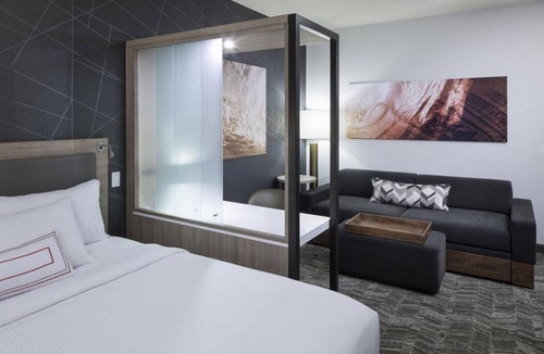 Clearwater Beach Hotel | Rare Find! Three Family-Friendly Units, Pool, Restaurants and Bar