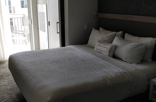 Clearwater Beach Hotel | Rare Find! Three Family-Friendly Units, Pool, Restaurants and Bar