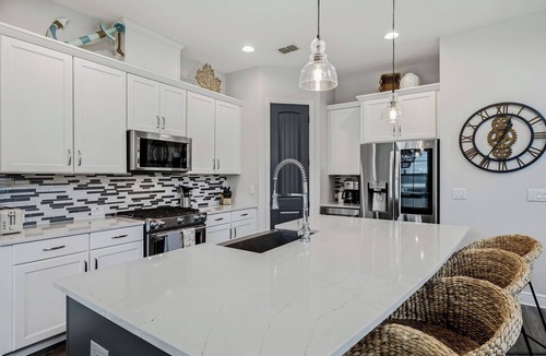 Redington Beach House | RBV #315 🐬Huge Townhome- across the street from beach!🩱