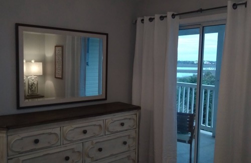 Folly Beach Condo | Ready for the Beach & Sunset Views! Paddleboarding, Nature, Shopping & Seafood