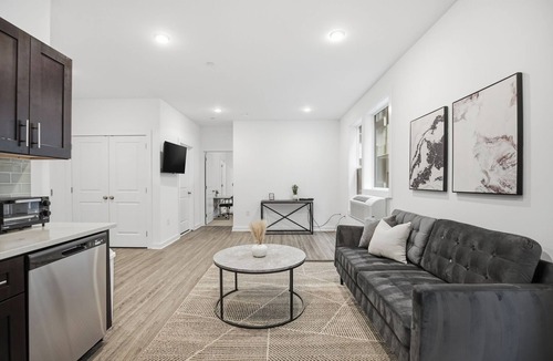Fairmount Apartment | Refreshed 1BR/1BA in Fairmount Square