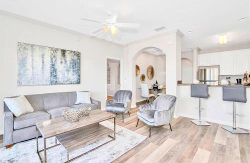 West Kissimmee House | Refreshing 3BR Apartment Near Disney - Pool and Hot Tub!