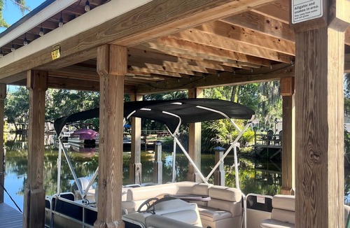 Tavares House | Relax on the Dora Canal w/Dock, Kayaks & Fire pit (Pontoon Rental option)