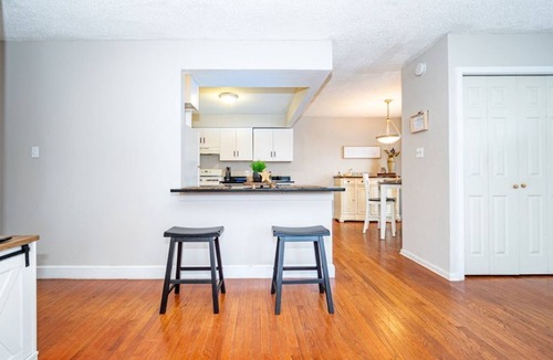 Southend House | Relaxing Beach House Close to Cove Beach. Pet Friendly. Now booking 2026.