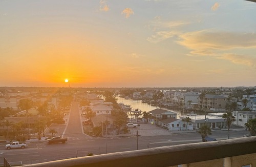 Redington Shores Condo | Relaxing Beachfront Condo w/Gulf View, Top-Floor, Great Balcony Seating, Pool