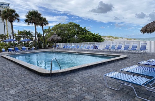 Redington Shores Condo | Relaxing Beachfront Condo w/Gulf View, Top-Floor, Great Balcony Seating, Pool