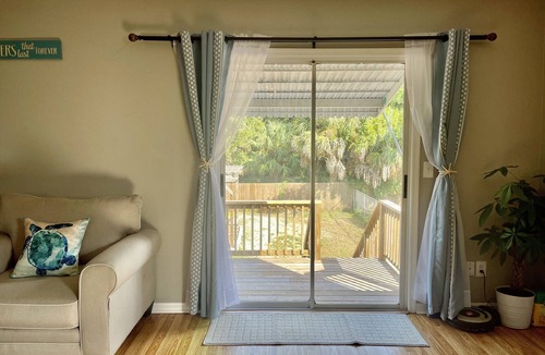 Tarpon Springs House | RELAXING GETAWAY THAT STILL FEELS LIKE HOME.