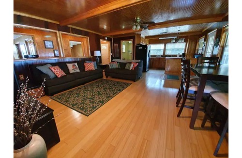 Edgar House | Relaxing Lakefront Getaway on Private Lake in FL