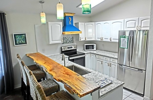 Weeki Wachee Gardens House | Relaxing Overlook Retreat - Kayaks and Turtles | Family Friendly!