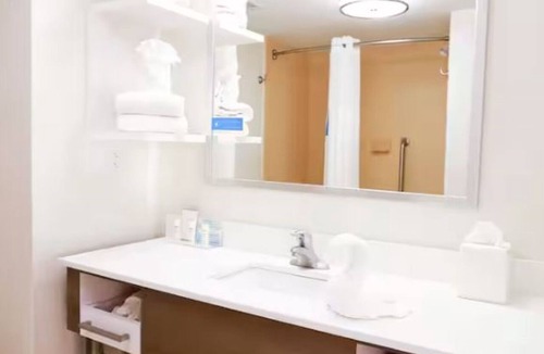 Wesley Chapel Hotel | Relaxing Whirlpool Studio Suite w/Sofa Bed | Fitness Center + Breakfast