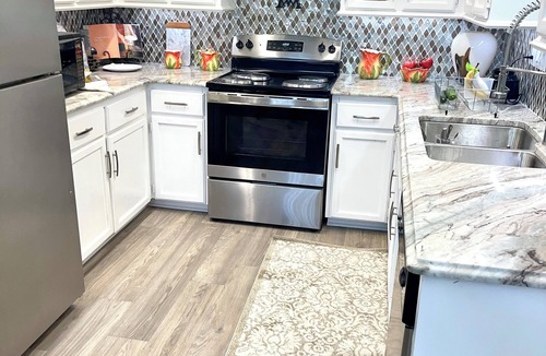 Drayton Condo | Remodeled 1 bedroom shared space, close to everything.Your choice of 2 bedrooms