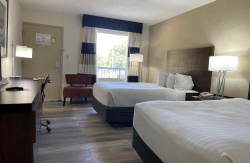 Trailer Estates Apartment | Remodeled, Huge Pool, Tiki Bar & Grill, Quiet Room