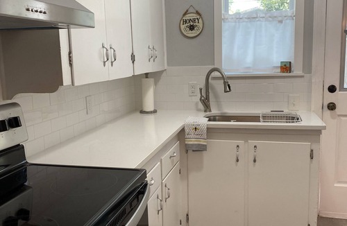 Gainesville House | Remodeled Vintage Private Home. <5 min to UF and Downtown